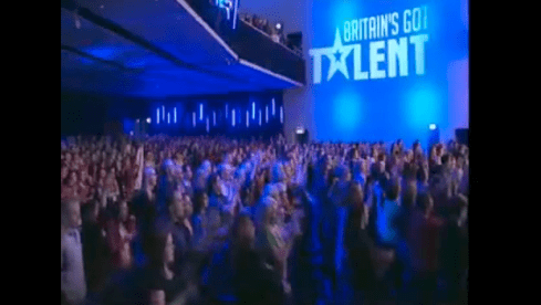 Susan Boyle Singing Susan Boyle blowing the crowd away